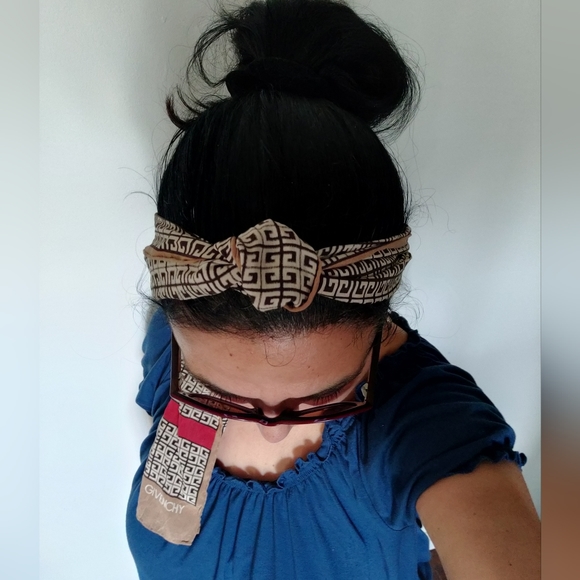 Authentic Givenchy Skinny Silk Scarf 4G Logo - Picture 2 of 15